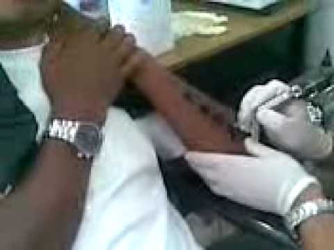 alejandro en chino tatuaje